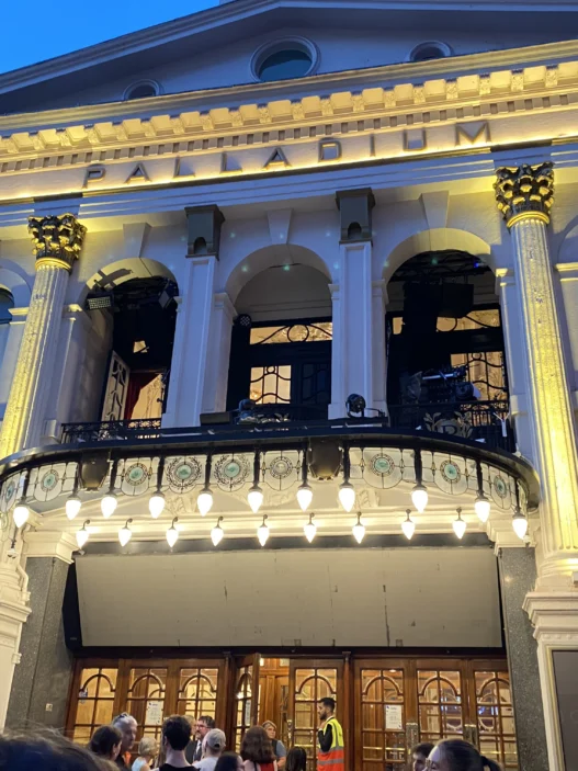 ﻿﻿evita rachel zegler balcony scene