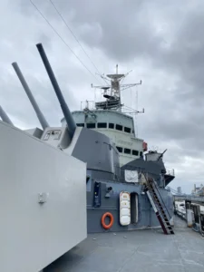 hms belfast ship on thames