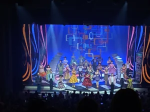 Hairspray Dutch cast performing on stage at Oude Luxor Theater